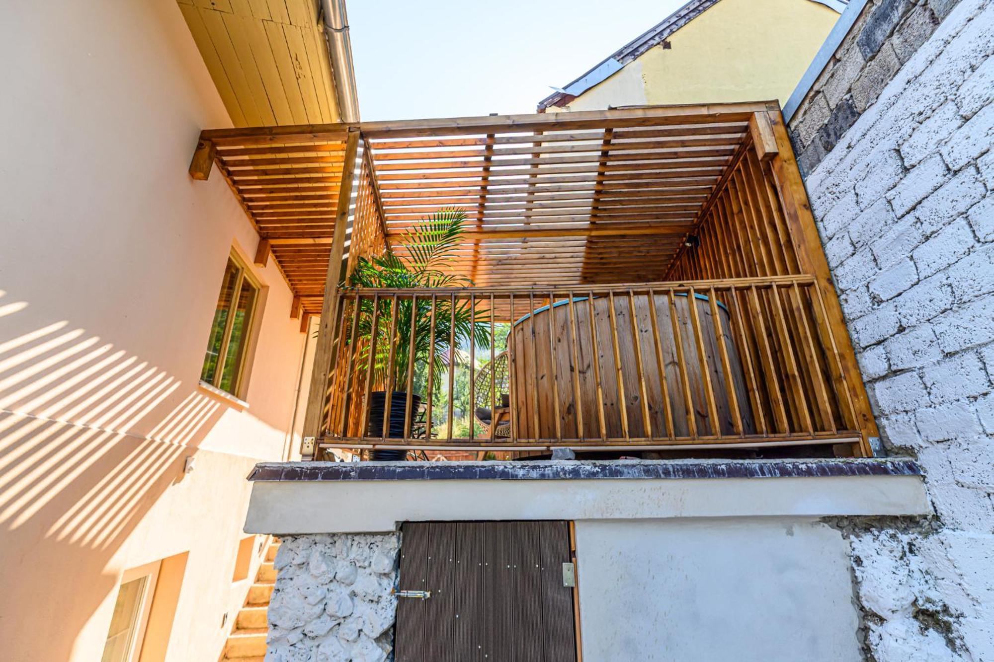 Lagom - Hot Tub Hideout Brasov Exterior photo