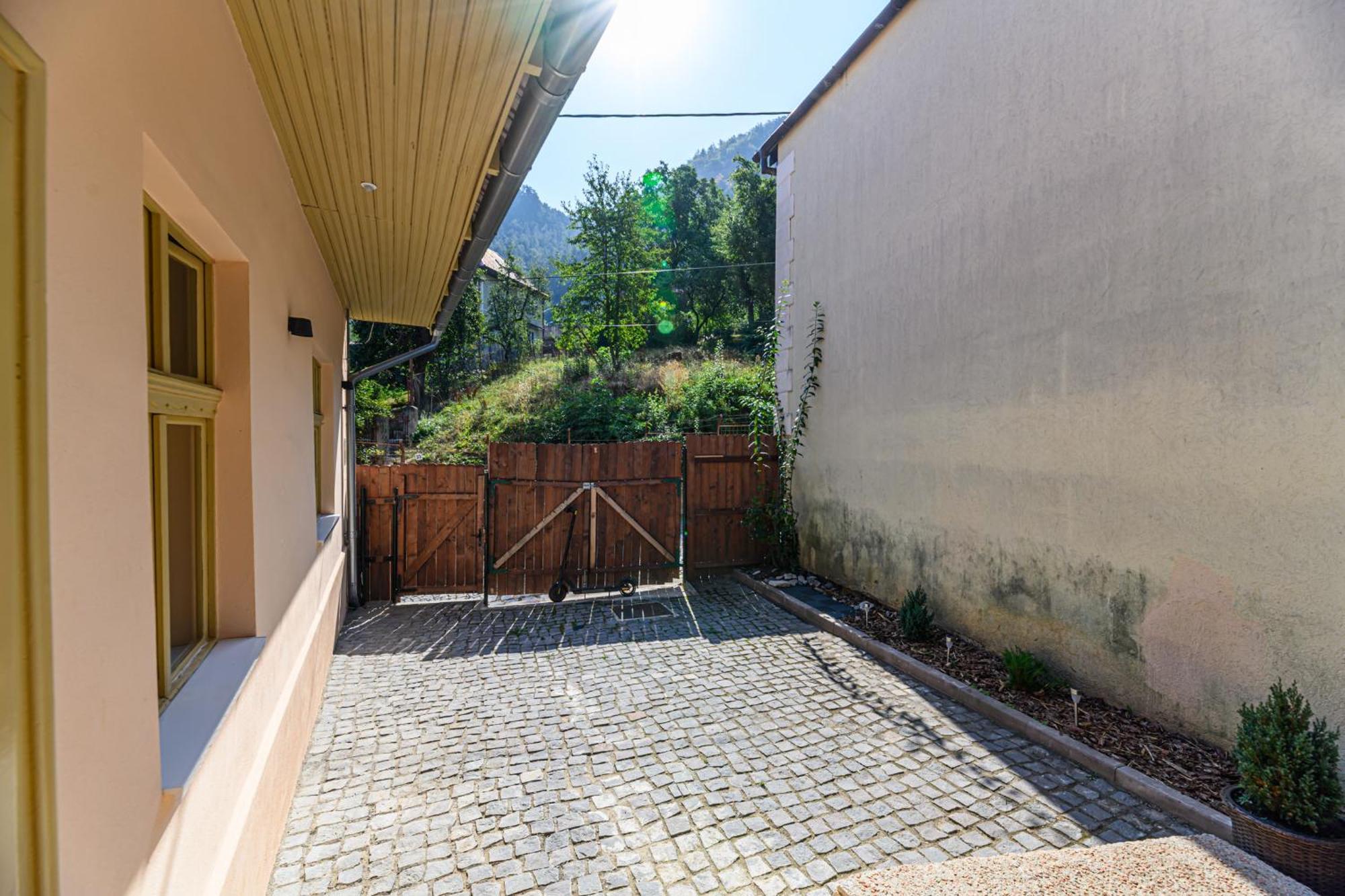 Lagom - Hot Tub Hideout Brasov Exterior photo
